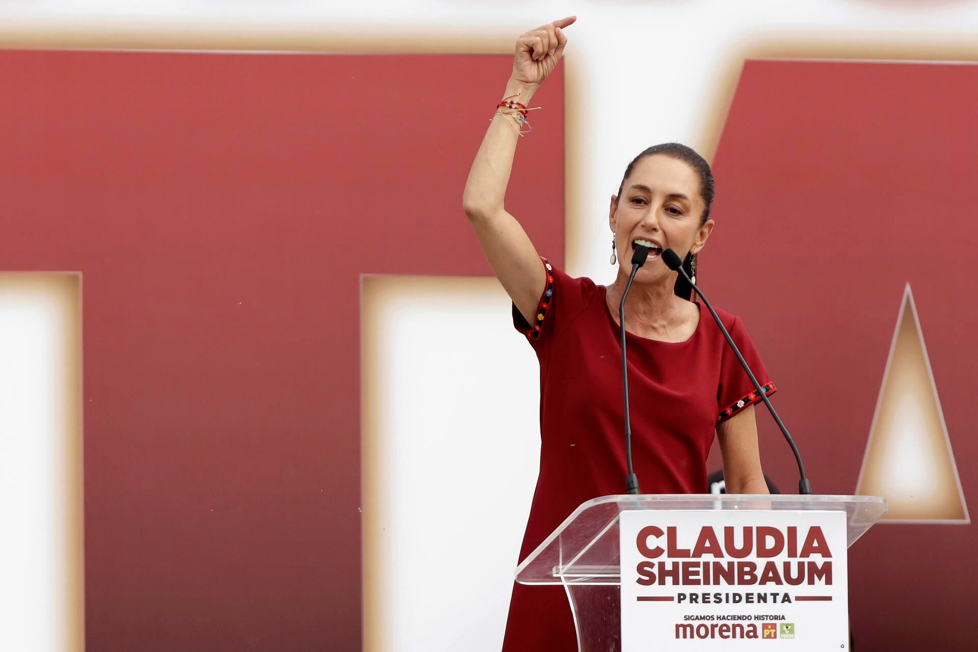 Claudia Sheinbaum habla en un acto de campaña en la ciudad de Puebla. (EFE/Hilda Ríos).