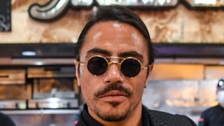 Salt Bae: cliente de su restaurante dice que le trajeron la cuenta mientras aún disfrutaba de su cena