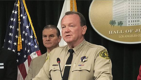 Jim McDonnell, alguacil del condado de Los Angeles, habla sobre el caso del niño de 10 años que murió tras sufrir lesiones en la cabeza, y afirmó previamente que fue golpeado, encerrado y no alimentado. (Foto: AP)
