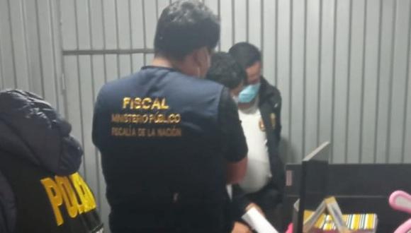 Momento en que son detenidos los policías en las oficinas de la Depincri SJL 1. (Foto: Ministerio Público)