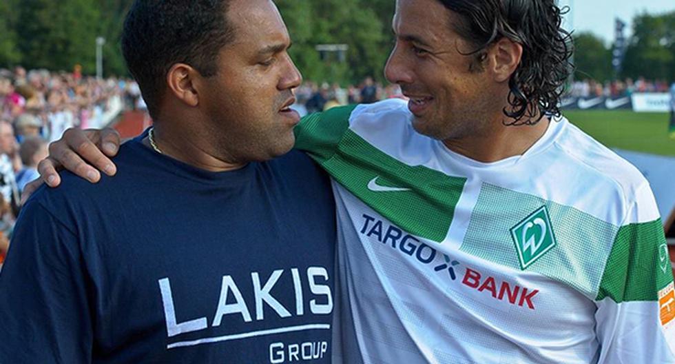 La familia del Werder Bremen se manifesta sorprendida y triste por la partida de Claudio Pizarro. Uno de sus excompañeros respaldó al peruano de esta manera. (Foto: Twitter - Werder Bremen)