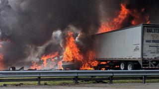 EE.UU.: 6 muertos en accidente que provocó el derrame de190 litros de combustible