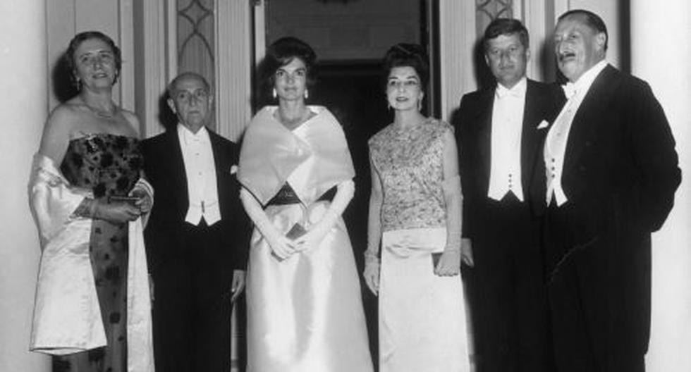 De izquierda a derecha: Claribel Rapp Berckemeyer (esposa del Embajador Berckemeyer); presidente Prado; señora Kennedy; Primera Dama del Perú Clorinda Málaga de Prado; el presente Kennedy; embajador del Peru en Estados Unidos, Fernando Berckemeyer. (Archivo Embajada del Perú en Estados Unidos)