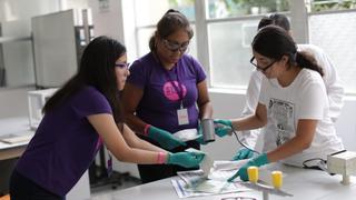 Niñas científicas: ¿cómo y dónde incentivar el amor por la ciencia y tecnología en menores?