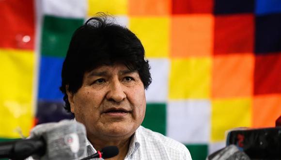 El expresidente de Bolivia Evo Morales realiza una conferencia de prensa y recorrido por el centro de campaña, en el día de las elecciones presidenciales en Bolivia, en Buenos Aires, Argentina. (EFE/Juan Ignacio Roncoroni).