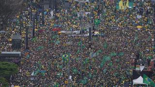 Bolsonaro pone en duda el sistema electoral en Brasil ante miles de seguidores: es una “farsa”