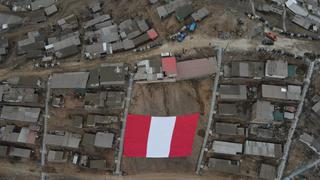 Instalan la bandera más grande del Perú en cerro Alto Incahuasi en Comas | FOTOS