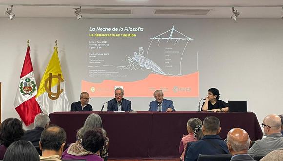 Participaron José Carlos Ballón,Miguel Giusti, Patricia del Río y Francisco Miró Quesada Rada.