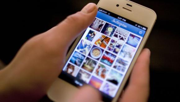 Instagram presentó hace poco una nueva actualización que permite responder las ‘stories’ con fotos, videos y demás pegatinas. (Foto: AP)