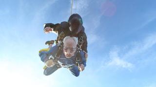 El hombre que cumplió 100 años y los celebró en el cielo