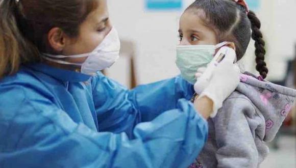 "En la gran mayoría de casos, los menores desarrollan una enfermedad leve también llamada ‘resfrío COVID-19′", dice infectólogo del INS. (Foto: Difusión)