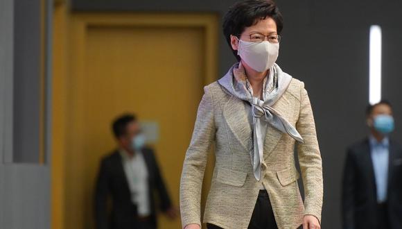 Carrie Lam, jefa del ejecutivo de Hong Kong, es frecuentemente criticada por perseguir activistas. (AP).