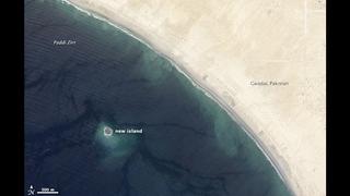La isla que emergió tras terremoto en Pakistán vista desde el aire y desde la superficie [FOTOS]