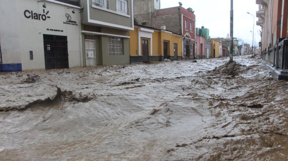 Un devastador huaico soport&oacute; esta tarde la ciudad de Trujillo. El alcalde provincial, Elidio Espinoza, se&ntilde;al&oacute; que es el peor deslizamiento de los &uacute;ltimos 20 a&ntilde;os. (Foto: Johnny Aurazo / El Comercio)