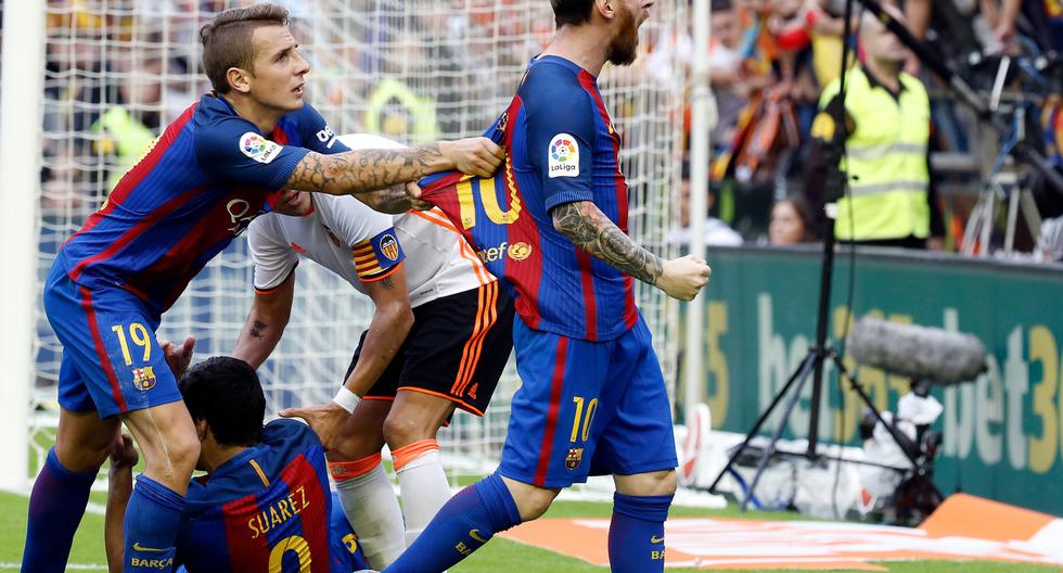 Lionel Messi se enfrentó a la afición del Valencia tras la victoria del Barcelona por LaLiga. (Foto: EFE)