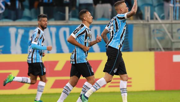 Defensor Sporting de Uruguay se despidió del torneo con una nueva derrota ante el ganador del grupo, Gremio de Porto Alegre. Luan marcó el único gol del encuentro. (Foto: AFP)