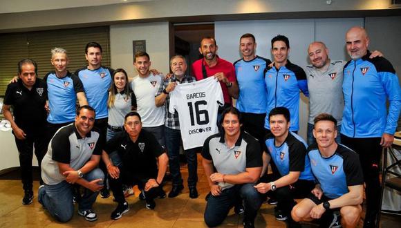 El segundo máximo goleador del club albo con 91 tantos visitó la concentración del equipo ecuatoriano a su llegada a Lima.