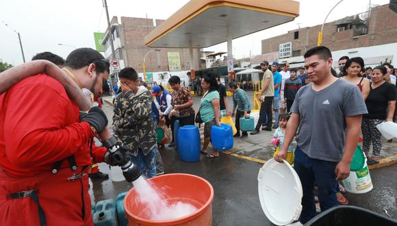 Desde hoy se comenzará a abastecer de agua a la parte baja de SJL. (Foto: Andina)