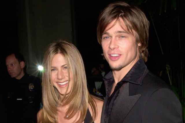 Jennifer Aniston y Brad Pitt se reunirán en una lectura de libreto virtual que tendrá por finalidad recaudar fondos para instituciones benéficas en el marco de la pandemia por Coronavirus. En esta galería, recordamos algunos de sus momentos más 'fashionistas' como pareja. (FOTOS: Shutterstock)