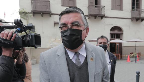 Alex Paredes, del Bloque Magisterial, anunció que su bancada respaldará a Luis Aragón como candidato a la presidencia del Parlamento. (Foto: GEC)