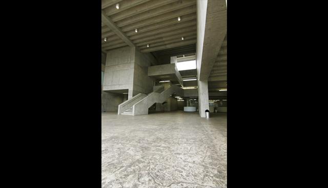 Cuenta con placas estructurales de concreto armado perpendiculares al malecón Armendáriz, entre las cuales se desarrollan los distintos ambientes. (Foto: Shell Arquitectos)