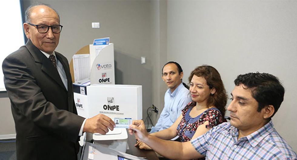 El jefe de la ONPE, Mariano Cucho, presentó cabinas de votación electrónica. (Foto: Andina)