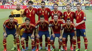 FOTOS: el modesto Tahití regaló collares típicos a los jugadores de la selección española