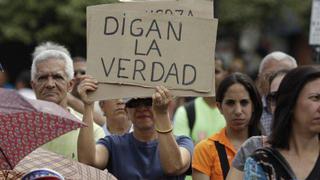 Venezuela: Estudiantes encadenados exigen que junta médica evalúe a Chávez