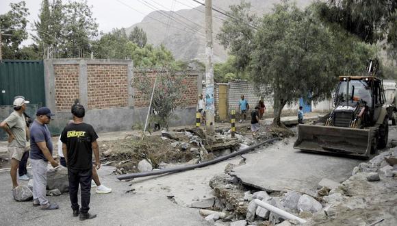Las huaicos, debido a las intensas lluvias, han destruido vías y viviendas en todo el Perú. (Foto: El Comercio)