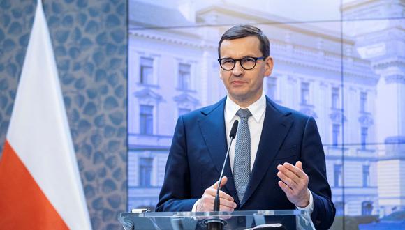 El primer ministro de Polonia, Mateusz Morawiecki, da una conferencia de prensa conjunta con el primer ministro checo el 3 de febrero de 2022 en Praga. (STRINGER / AFP).