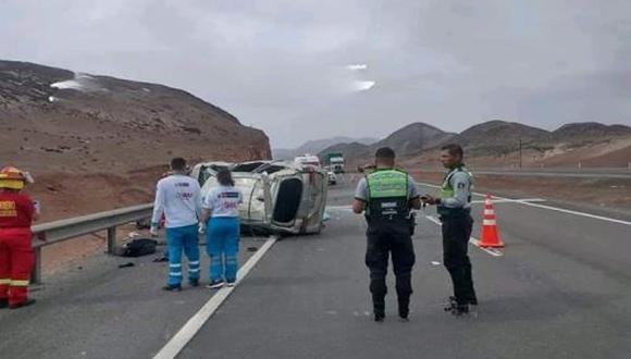 Dos personas mueren al despistarse minivan en Huarmey. (Foto: Andina)