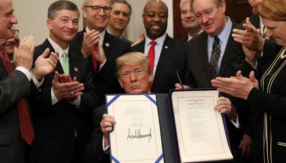 El presidente de Estados Unidos, Donald Trump, tras firmar un acta de protección económica en la Casa Blanc. (Foto: Reuters)