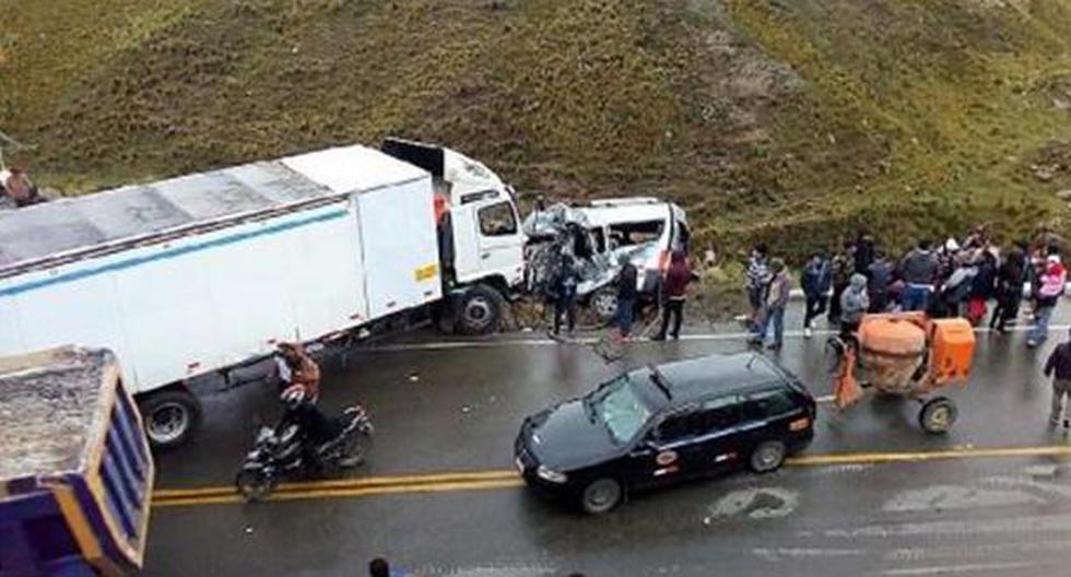 Choque de tráiler y miniván dejó 2 muertos y 12 heridos en La Oroya. (Andina)