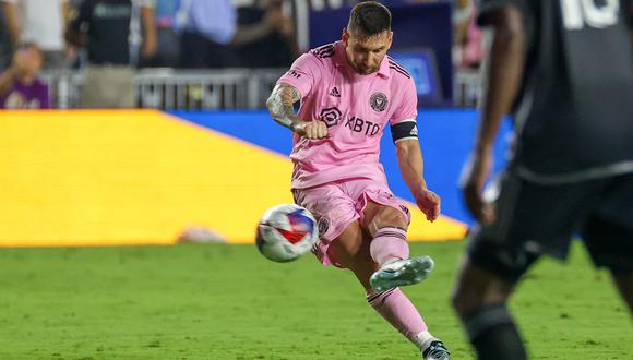 El astro argentino ya registra dos goles de tiro libre con la camiseta rosada, pero cuál es el secreto de esta eficacia. Foto: AFP