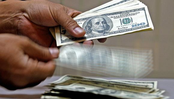 El "dólar blue" se negociaba 157 pesos en Argentina este jueves. (Foto: AFP)