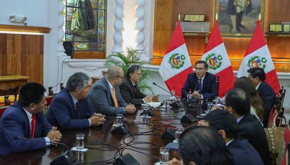 La reunión del presidente Martín Vizcarra con representantes de Fuerza Popular se produjo la noche del lunes. (Foto: Presidencia)