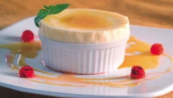 Soufflé helado de maracuyá