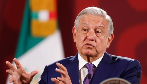El presidente de México, Andrés Manuel López Obrador, habla hoy durante su conferencia de prensa matutina en el Palacio Nacional, en Ciudad de México (México). (Foto: EFE/Isaac Esquivel)