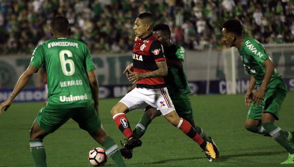 Con Paolo Guerrero, Flamengo igualó 0-0 contra Chapecoense por los octavos de final de la Copa Sudamericana. (Foto: EFE)