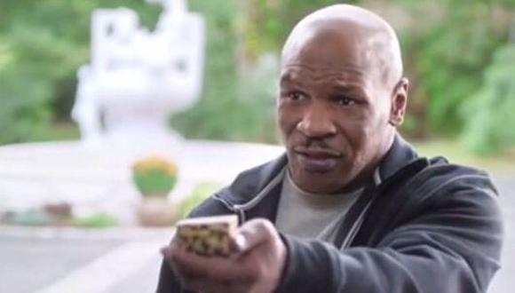 Tyson devuelve pedazo de oreja a Holyfield, el icónico comercial de los pesos pesados a 25 años de la mordida | Foto: captura