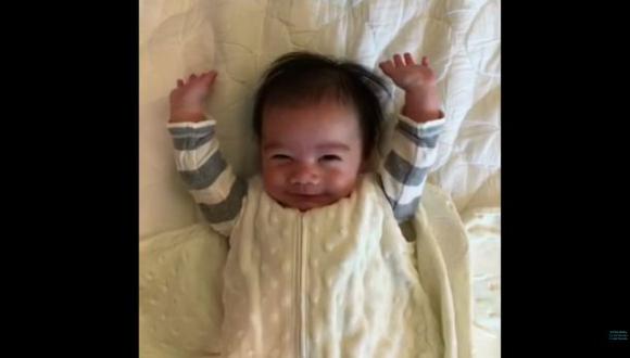 YouTube: curioso despertar de un bebe se vuelve viral [VIDEO]