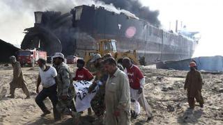Pakistán: Explosiones en un barco dejan al menos 10 muertos