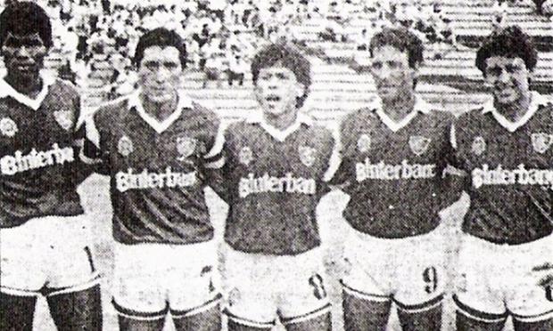 Forward of Defender Lima.  From left to right: Ricardo Zegarra, Édgard Agui, José Pajuelo, Victorino and Gustavo Vílchez.  (Clip: La Cronica newspaper)