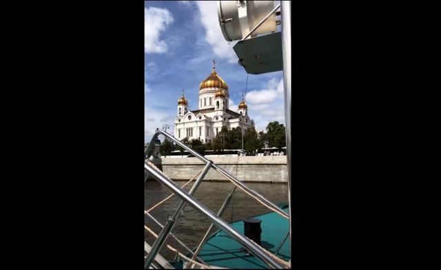 Maluma en Moscú. El artista recorrió el río Moscova. (Foto: Instagram)