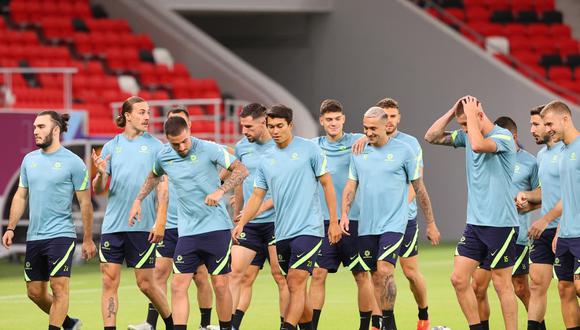La selección de Australia entrenando en la ciudad qatarí de Ar-Rayyan el 6 de junio de 2022, en la víspera del partido contra Emiratos Árabes Unidos.