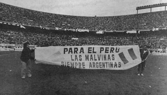 La foto con la que los hinchas del River Plate piden respeto a la selección del Perú durante el encuentro del jueves contra Argentina.