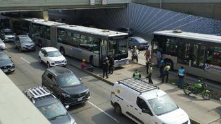 Vía Expresa: bus del Metropolitano choca contra moto lineal que invadió carril exclusivo