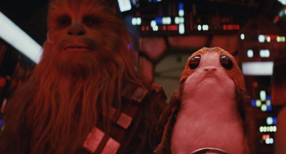 En el trailer de 'Star Wars: The Last Jedi' se ve a Chewbacca junto a un porg (Foto: Lucasfilm)