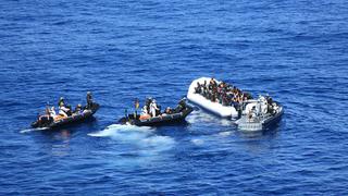 Alertan que puede haber 100 desaparecidos en el mar tras naufragio en Libia