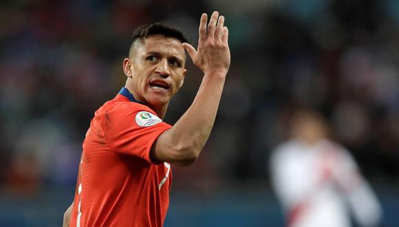 Alexis Sánchez podría ser baja para el 'Clásico del Pacífico'. (Foto: EFE)